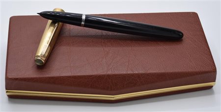 Parker FOUNTAIN PEN DESCRIPTION: Fountain pen with 14K gold-plated cap. Made...