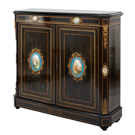 MANIFATTURA INGLESE DEL XIX SECOLO, Piccola credenza