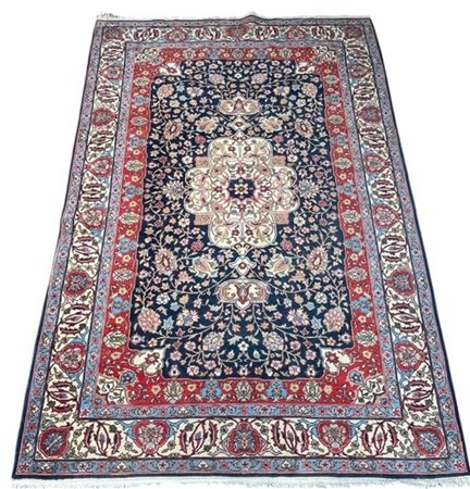 A Persian carpet.200 x 300 cm.