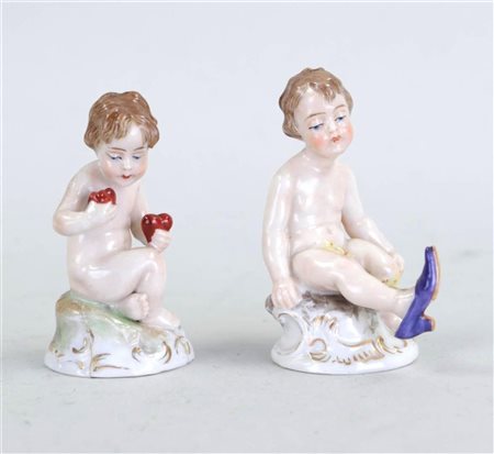 Two porcelain bavarians, Saxon, circa 1900 (restored once).H. 8 cm.