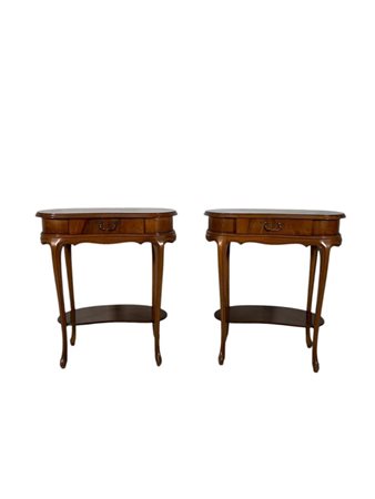 A set of two English chests of drawers. 20th century.95 x 40 cm