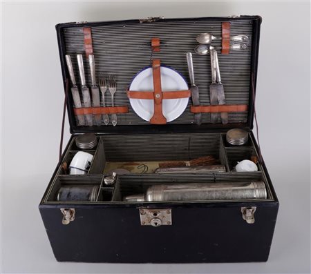 Picnic case ca. 1903 by Sterling Hayden, special edition of THERMOS for actors.