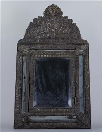 A Baroque style mirror cabinet, 19th century.70 x 40 cm.