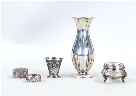 A lot of various silver including a flower vase, a pill box, a salt cellar, a...