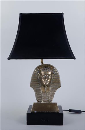 A mid-century pharaoh table lamp.50 x 30 cm.