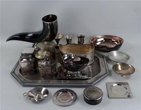 A varied lot consisting of various pieces.