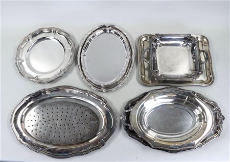 A lot consisting of various silver-plated and pleet serving trays. Including...