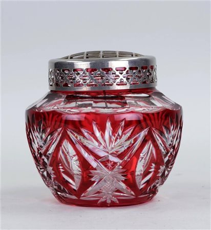 A crystal partly red Val Saint Labert flower plug. Belgium, 20th century.13 x...