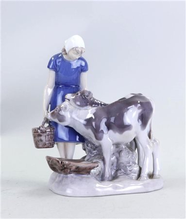 Royal Copenhagen, Milkmaid with calves, marked on the bottom.H.: 31.5 cm.