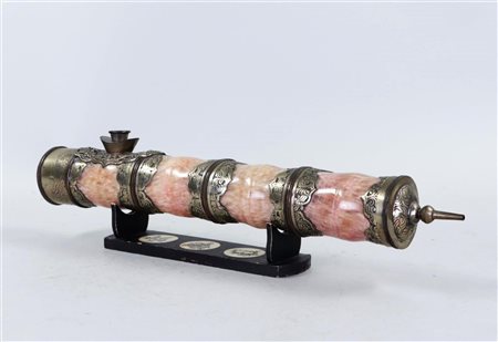 A jade and brass opium pipe on a wooden bone-glued stand.L. 41 cm.