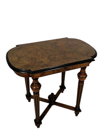 A walnut veneered side table / plant table, ca. 1900. 73 x 78 x 50 cm.