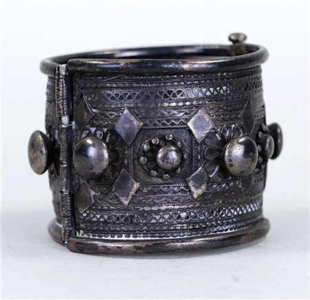 A silver cuff bracelet, Rashaida, Nubian, Bodeinen. 135 grams.