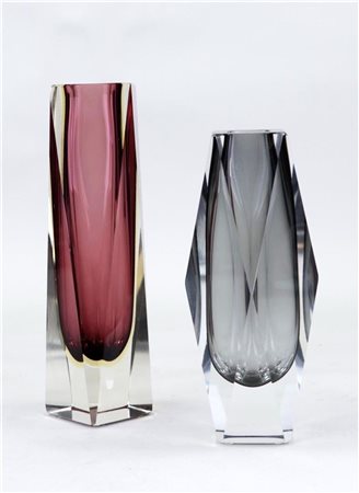 A lot of (2) vases, faceted; grey (Murano sommerso) purple (Murano /...