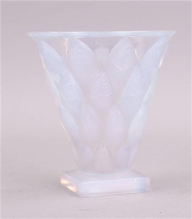 Marius ErnestSabino (1878-1961), an opalescent glass vase depicting fish,...