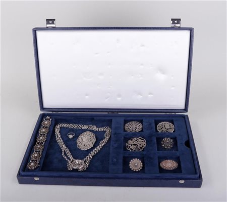 Set of various vintage Zeeland silver jewelry in box, mainly Zeeland button...