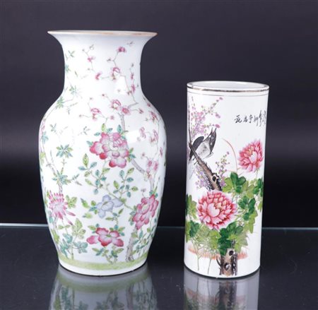 A lot consisting of a baluster vase with floral decor and a brush pot with a...