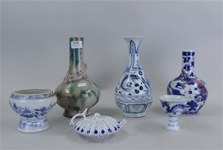 A lot of various Chinese porcelain.