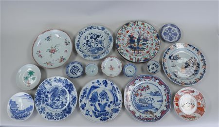 A large lot of various porcelain, mostly 18th century. In moderate condition.