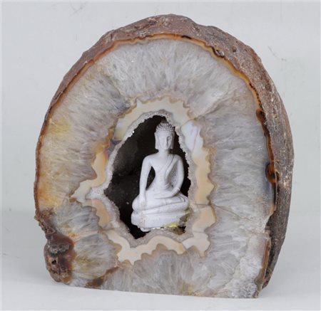 A large agate stone with a Buddha statue incorporated into it.27 x 26 x 17 cm.