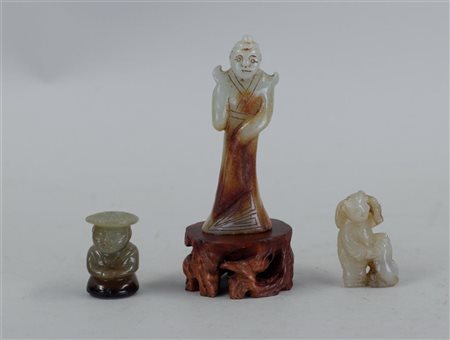 A lot of three jade figurines. China, 19/20th century.