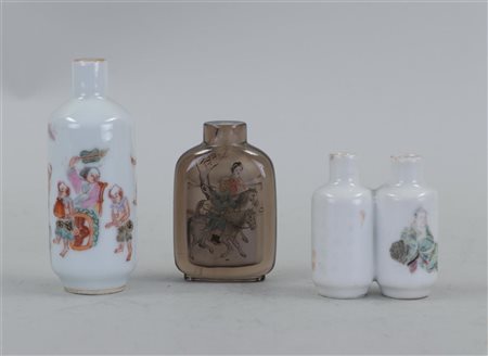 A lot of three porcelain snuff bottles, two in porcelain and one in glass....