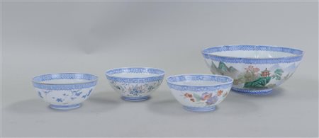 A lot of four bowls in eggshell porcelain. China, 20th century.Diam. 11 - 20 cm.