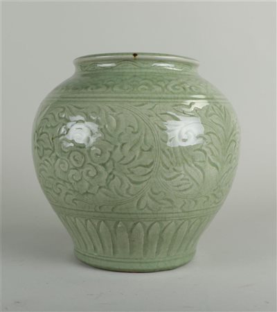 A celadon vase with floral decoration. China, 19th century.25 x 25 cm.