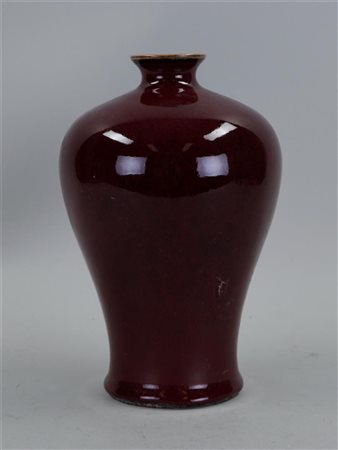 A porcelain sang de boeuf meiping vase. China, 20th century.H. 22 cm.