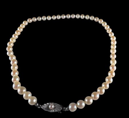 14kt bicolor gold freshwater pearl necklace. The pearls are strung and...