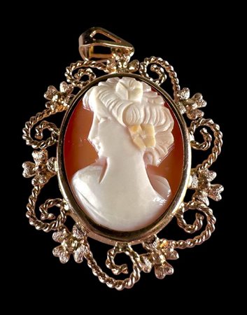 14kt yellow gold Cameo pendant. Weight: 7.3 mm. Dimensions: 46.8 mm (incl....