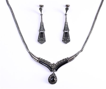 Silver ladies set (925) consisting of a choker necklace and earrings, both...