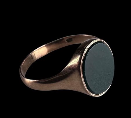 A 14kt rose gold seignette ring set with a dark green onyx. Ring size: 16.5...