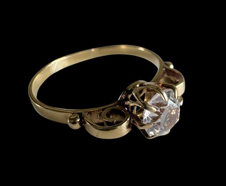 14 kt yellow gold solitaire ring set with a brilliant cut zirconia of approx....