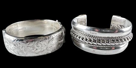 Lot consisting of 2 bracelets: Silver-coloured bracelet with engraved flower...