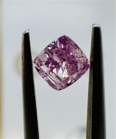 DIAMANTE NATURALE 0.62 CT ROSA VIOLA INTENSO - GIA - EY40707