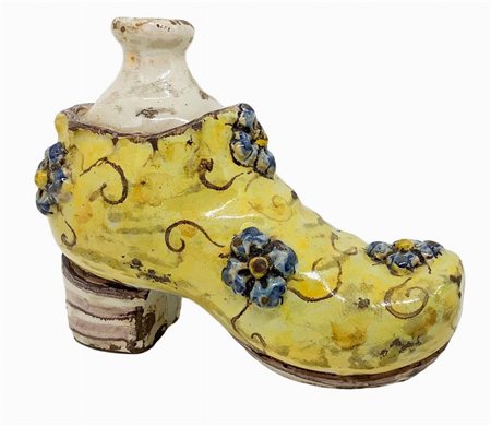 Scarpa scaldino in maiolica di Caltagirone, Sicilia. H cm 14 x Cm 20x9, Sicilia, 19°  secolo