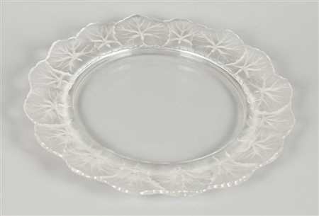 PIATTINO LALIQUE in vetro decorato con motivi vegetali diam cm 21 sul fondo:...