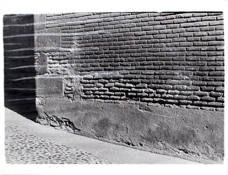 ANTONIO OLE Muro, Toledo, España, 1980 Fotografia in b/n – es. 3/3 cm. 30x40...