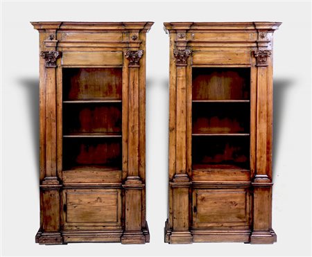 COPPIA DI LIBRERIE IN NOCE - PAIR OF WALNUT BOOKCASES cappello modanato,...