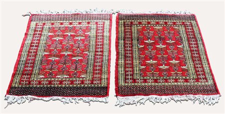 Coppia di piccoli tappeti caucasisci - Pair of Small Caucasian Rugs fondo...