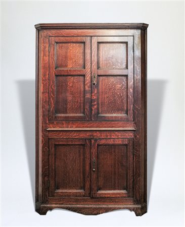 ANGOLIERA IN ROVERE A DUE CORPI - CORNER CABINET fronte a quattro sportelli...