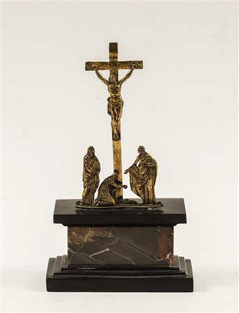 GRUPPO IN OTTONE SBALZATO - EMBOSSED BRASS FIGURAL GROUP raffigurante la...