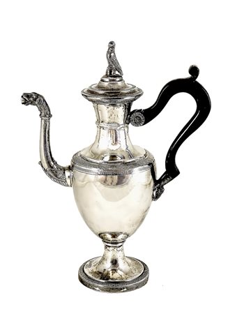 CAFFETTIERA IN ARGENTO - SILVER COFFEEPOT Napoli, 1832-35 corpo ovoidale,...