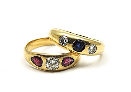 DUE FEDI IN ORO GIALLO, ZAFFIRI, RUBINI E DIAMANTI - TWO GOLD, SAPPHIRE, RUBY...