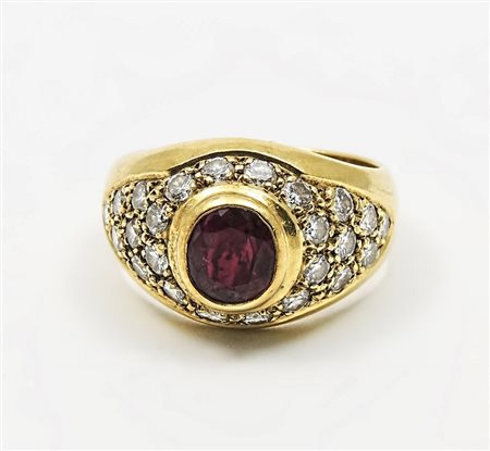 ANELLO IN ORO GIALLO, RUBINO E DIAMANTI - GOLD, RUBY AND DIAMOND RING Anni...