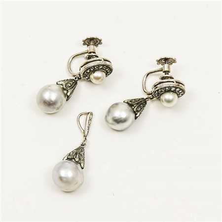 DEMI-PARURE IN ORO BIANCO, DIAMANTI E PERLE - WHITE GOLD, DIAMOND AND PEARL...