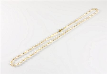 COLLANA IN PERLE - PEARL NECKLACE fermezza ovale in oro giallo centrata da...