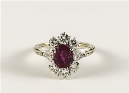 ANELLO A MARGHERITA IN ORO BIANCO, RUBINO E DIAMANTI - WHITE GOLD, RUBY AND...