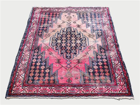 TAPPETO CAUCASICO - CAUCASIAN RUG fondo blu e rosso, campo a motivi...