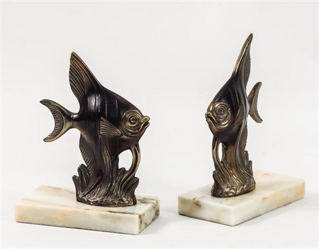 COPPIA DI FERMALIBRI IN METALLO PATINATO - PAIR OF PATINATED METAL BOOKENDS...